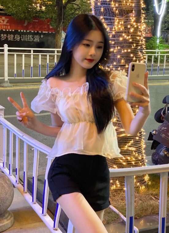 粉嫩多汁的小梅子