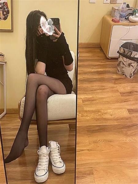 妹子确实嫩，很年轻
