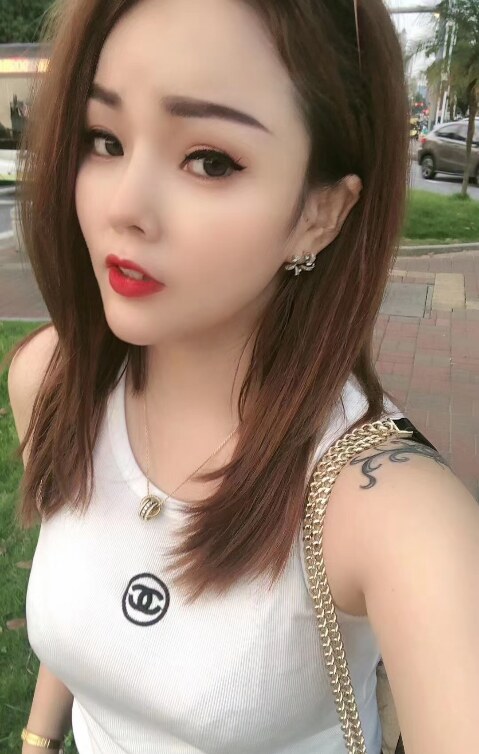 体验不错的白嫩妹子