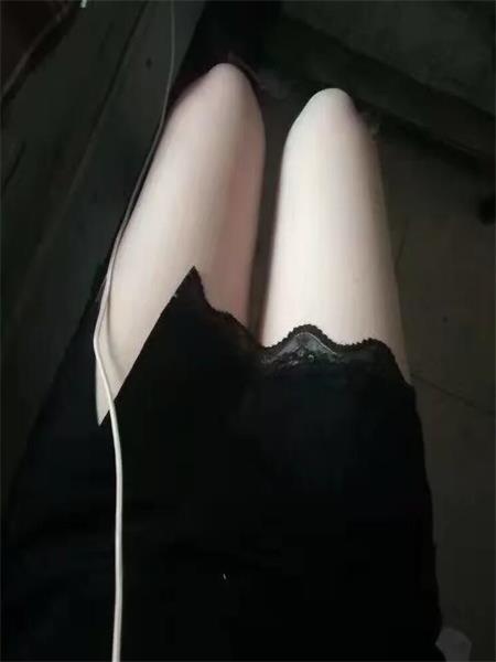 彝族漂亮妹子