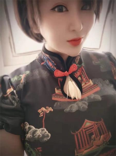 E罩杯大胸妹