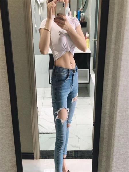 马甲线小姐姐