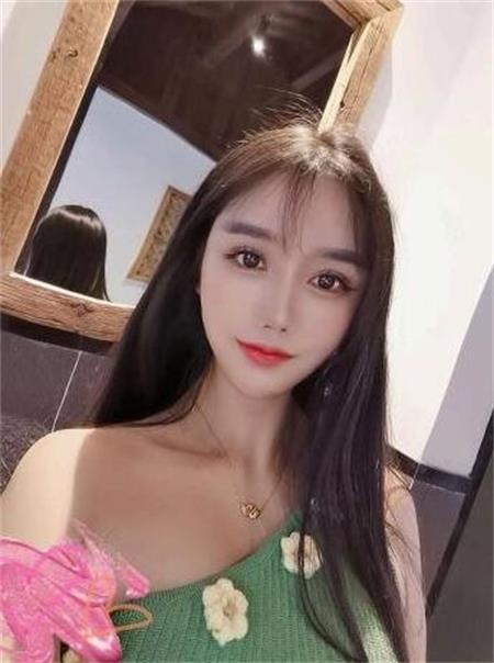 网红脸D奶美女