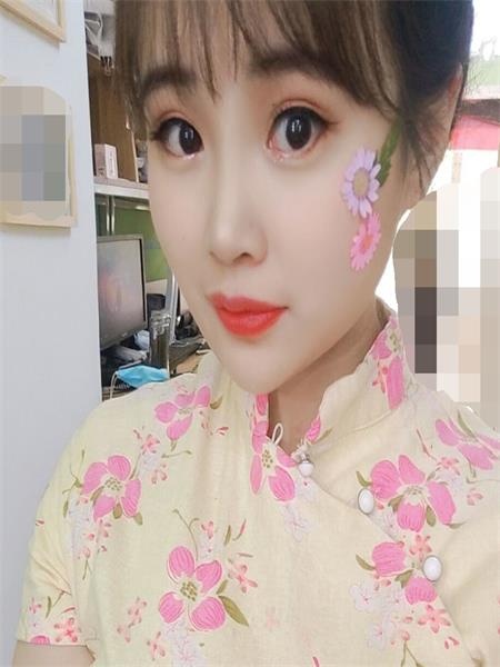 可爱胸霸妹子