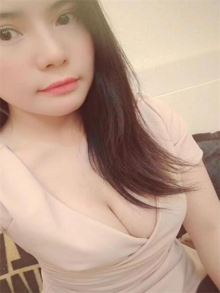 年轻的大奶兼职
