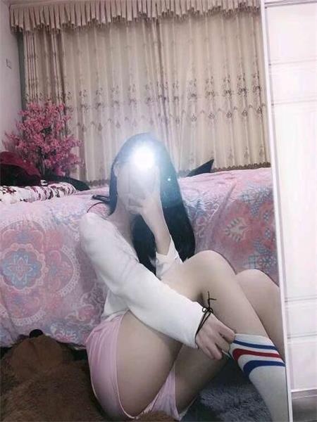 白虎妹子箐箐