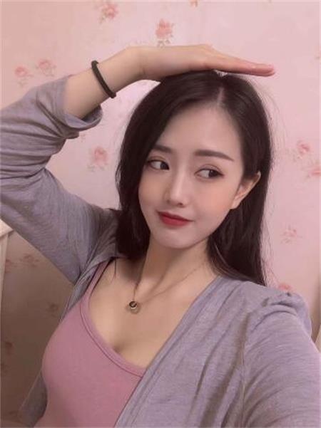 健谈的长腿御姐