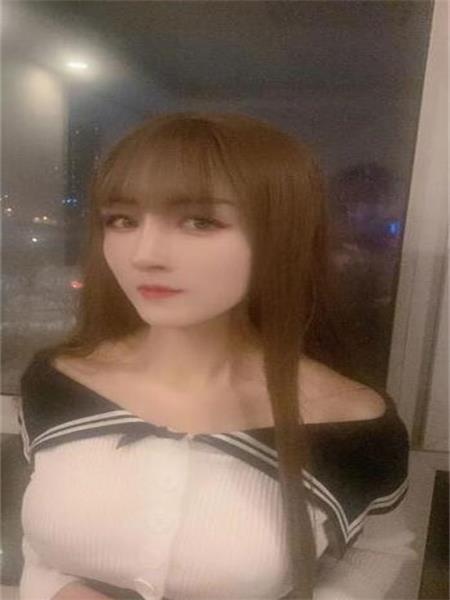 年轻妹子梓萱