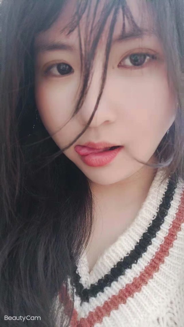 长相不错的微胖妹子