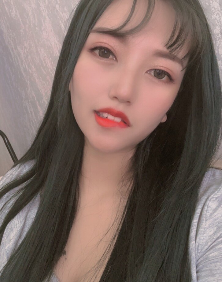 小虎牙麦子mm气质甜美温柔