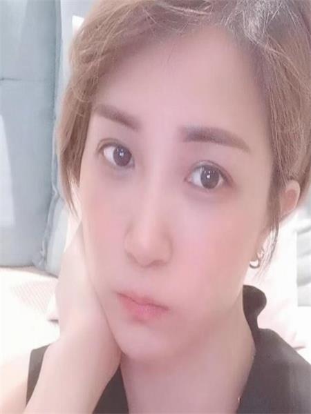 服务系短发少妇