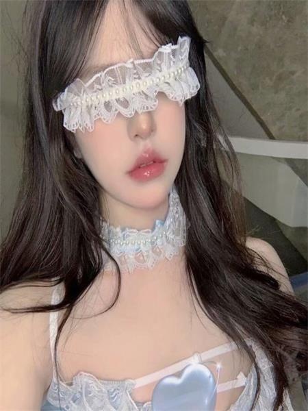 玩玩具的白虎