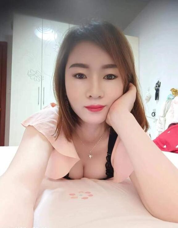 风骚黑丝口喷张静