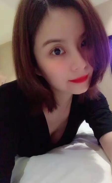 新人小若彤