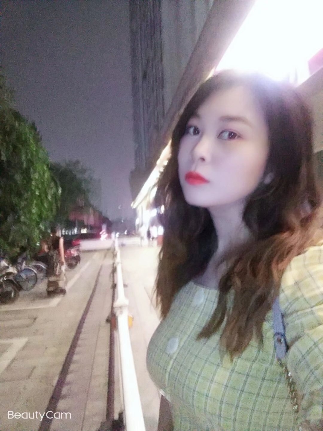 福海附近的温柔妹子，逼紧水多