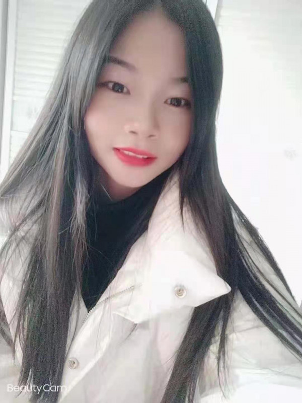 吾悦广场附近的小姐姐