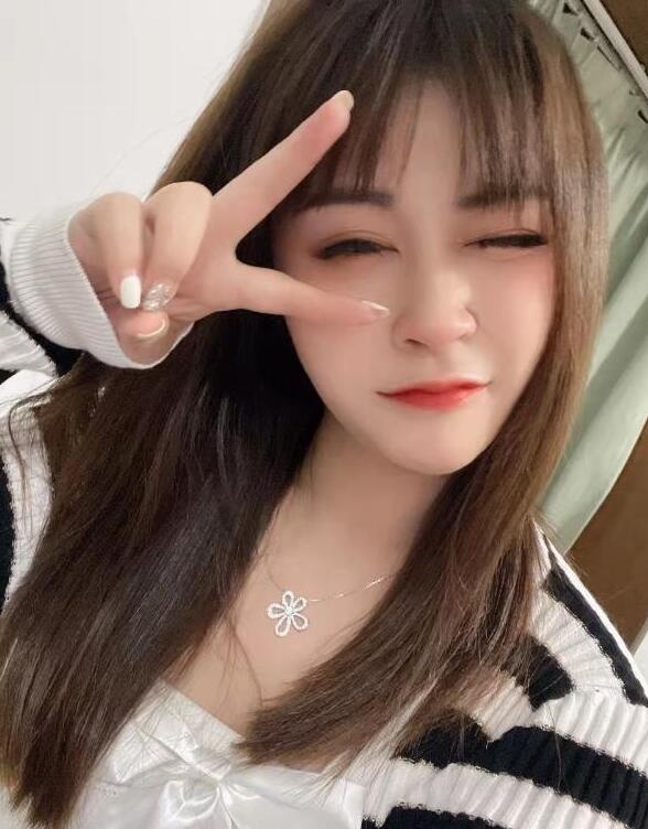 大胸皮肤白娜娜
