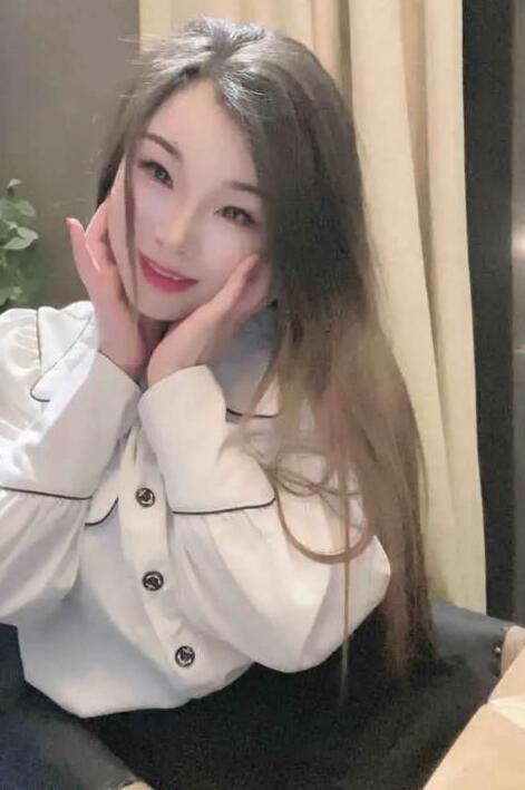 很骚的一个妹子