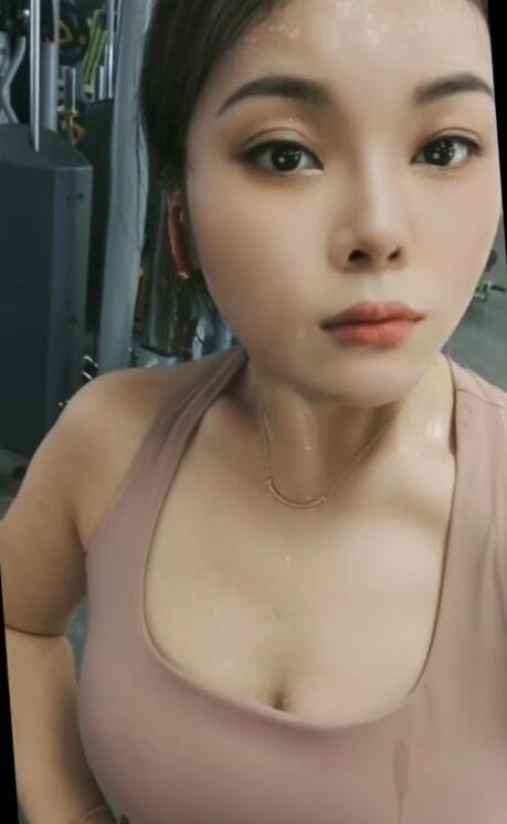健身翘臀小妞