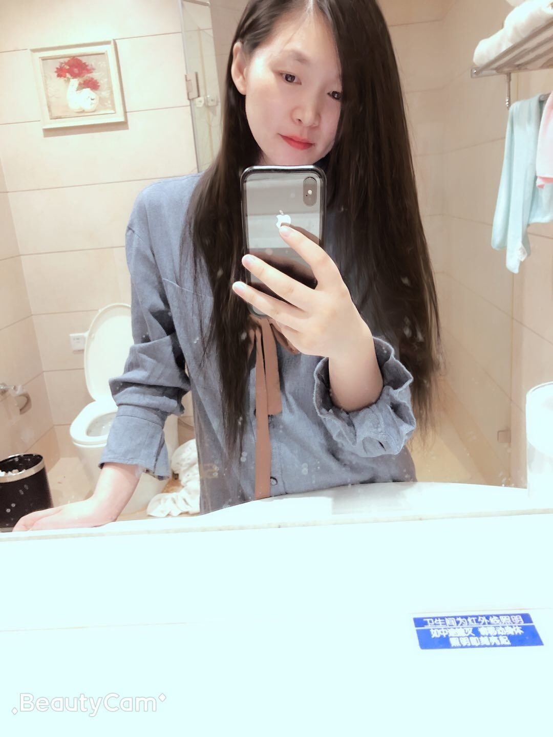 漂亮苗条的兼职小美女