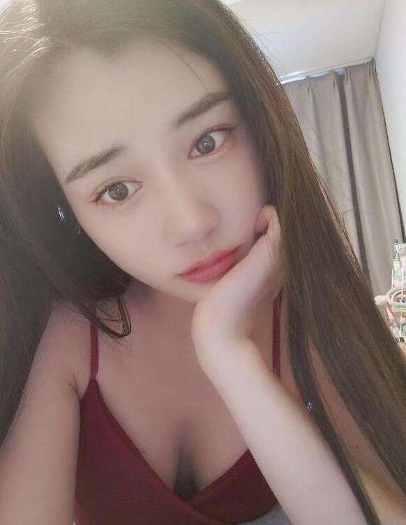 性感嫩妹胸挺大