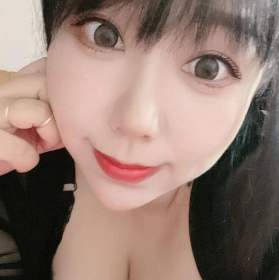 大连数码广场大胸妹
