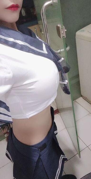 制服大熊妹子