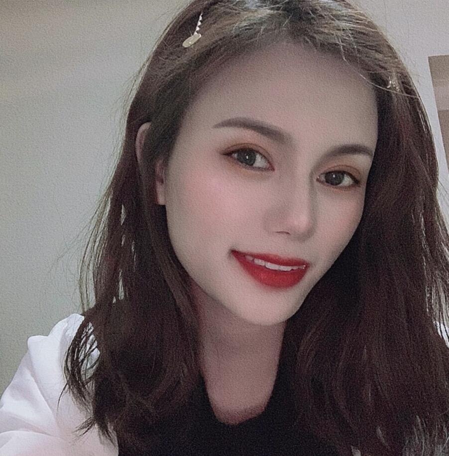 分享一个青春靓丽的小美女