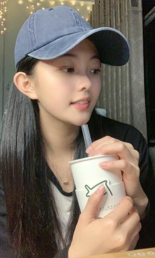 小区里楼凤美女萱萱