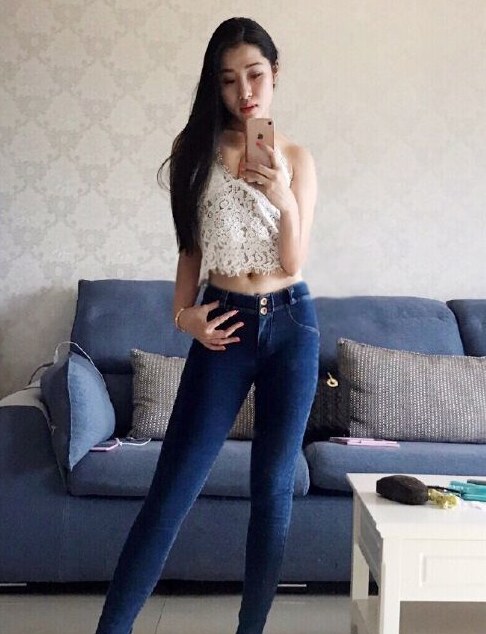 普陀区玉城大厦腿巨长的小姐姐