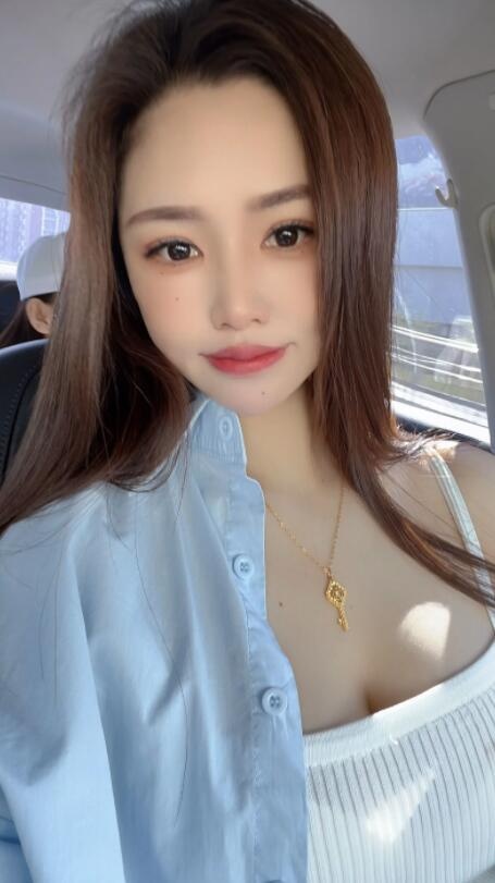 角门大胸妹子