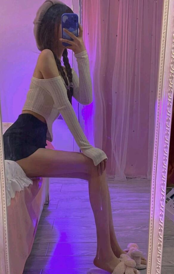 超级棒的妹子，水多床上骚