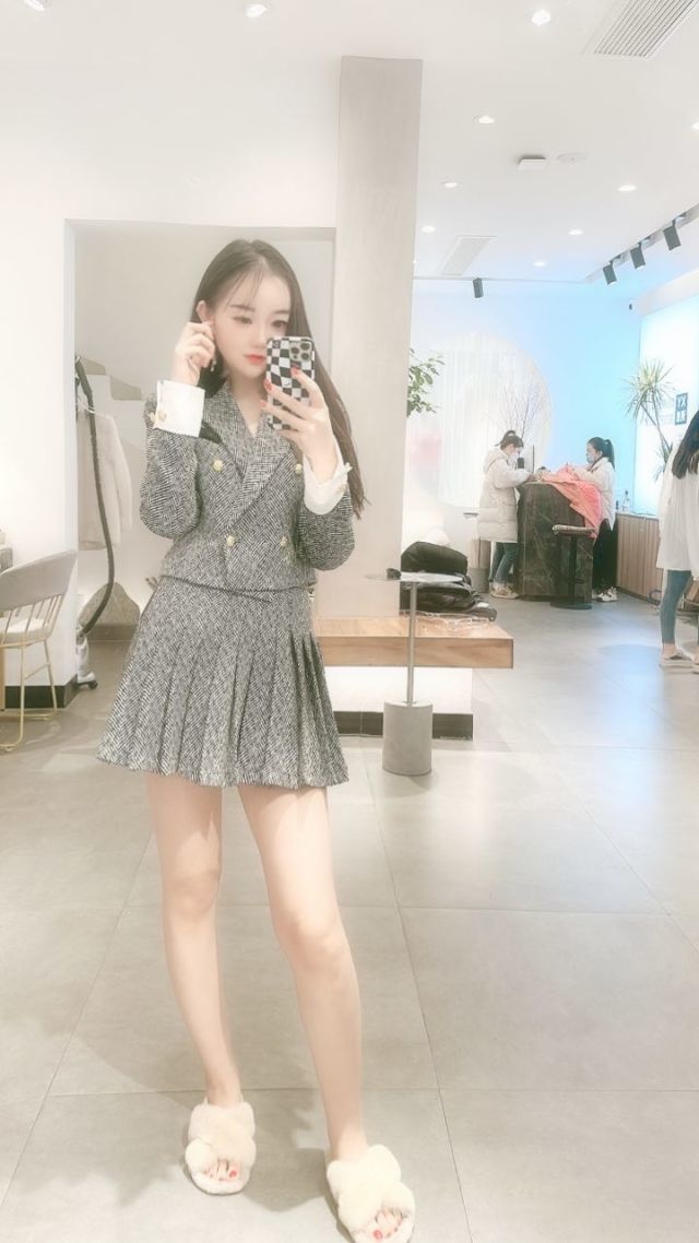 身材苗条的漂亮楼凤