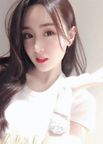 凹凸有致的热情美女箐箐