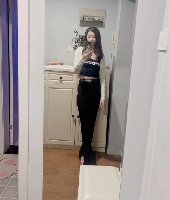 高挑甜小妹