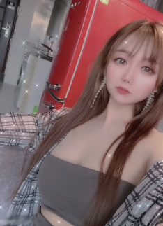 水很多的粉嫩妹子