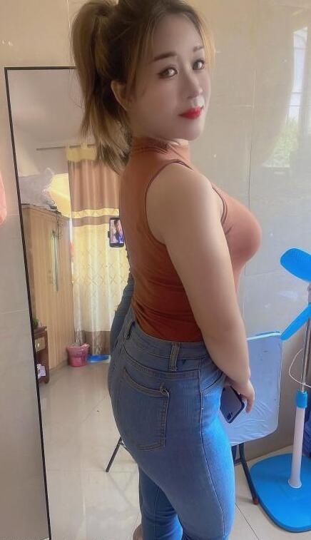 长腿翘臀少妇