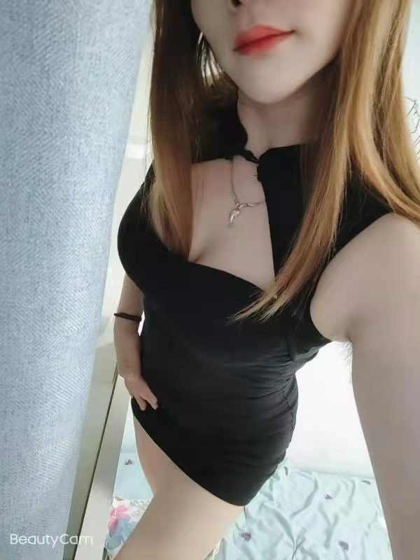 亲身体验身材火辣的人妻安安