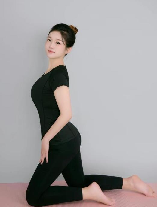 瑜伽妹子贝贝