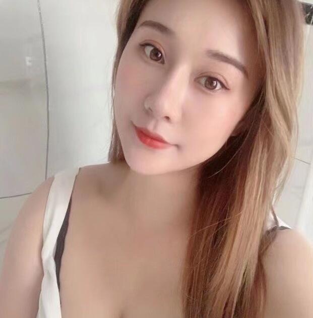 丰满的大胸姐姐