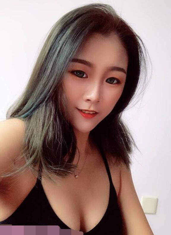 体验个大胸嫩妹