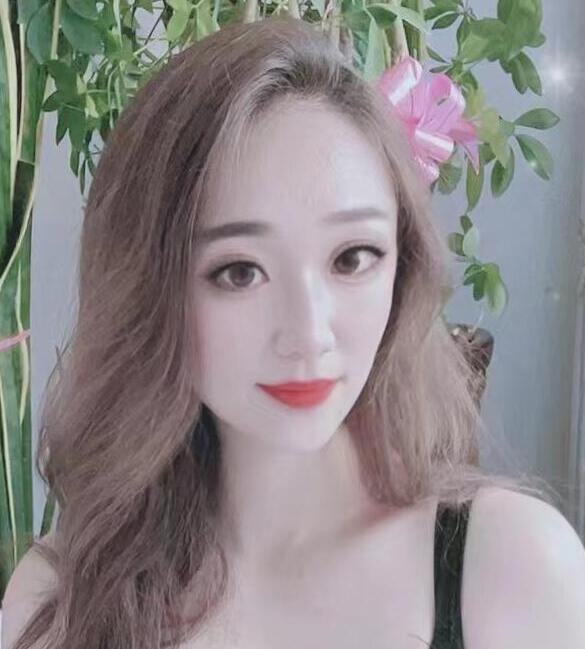 肤白妩媚柒月