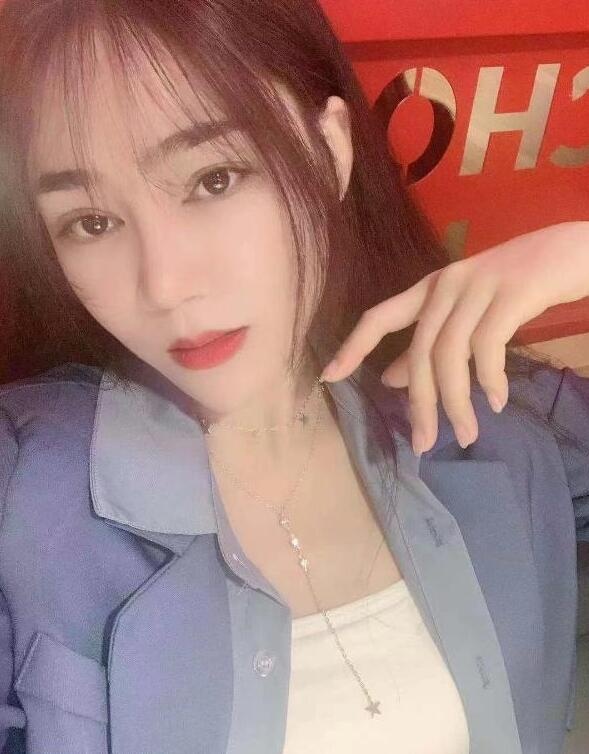 白嫩长腿美人
