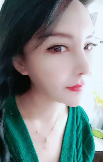 新街口时尚轻熟妹子