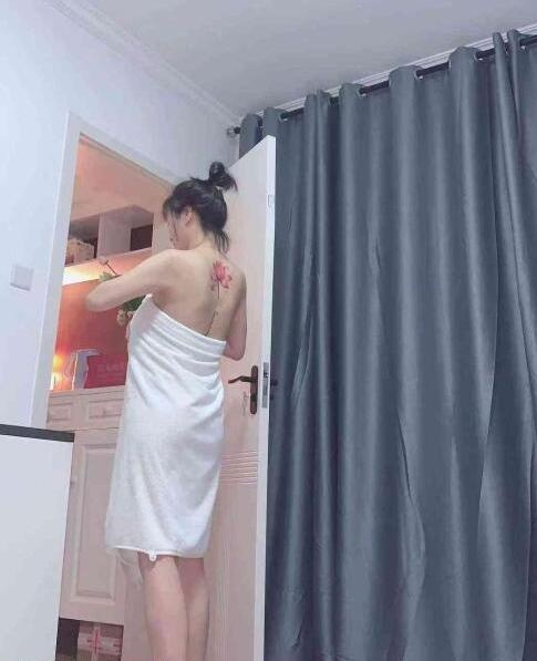 大胸妹子