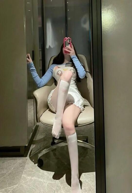 风湖里小美女