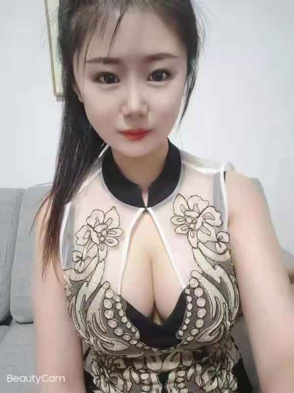 眉清目秀的馨儿