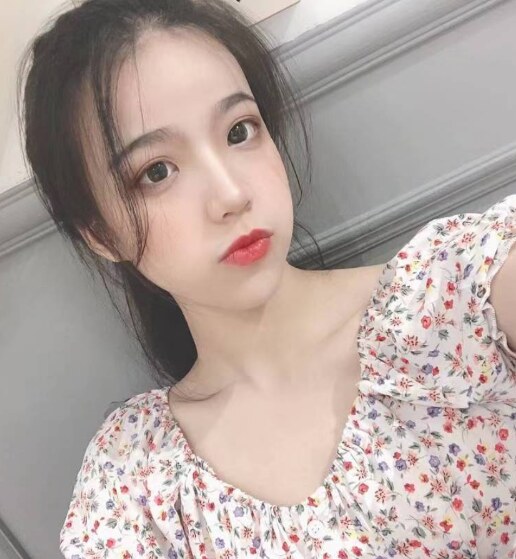 热情水嫩的小女友