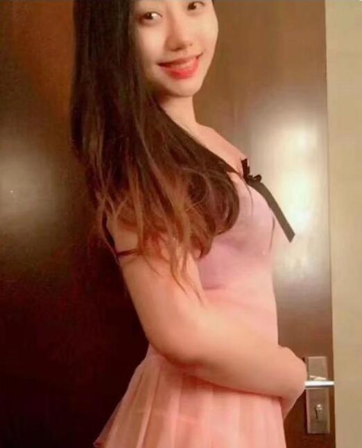 高个年轻妹子