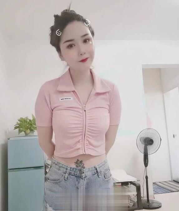五官清秀的少妇